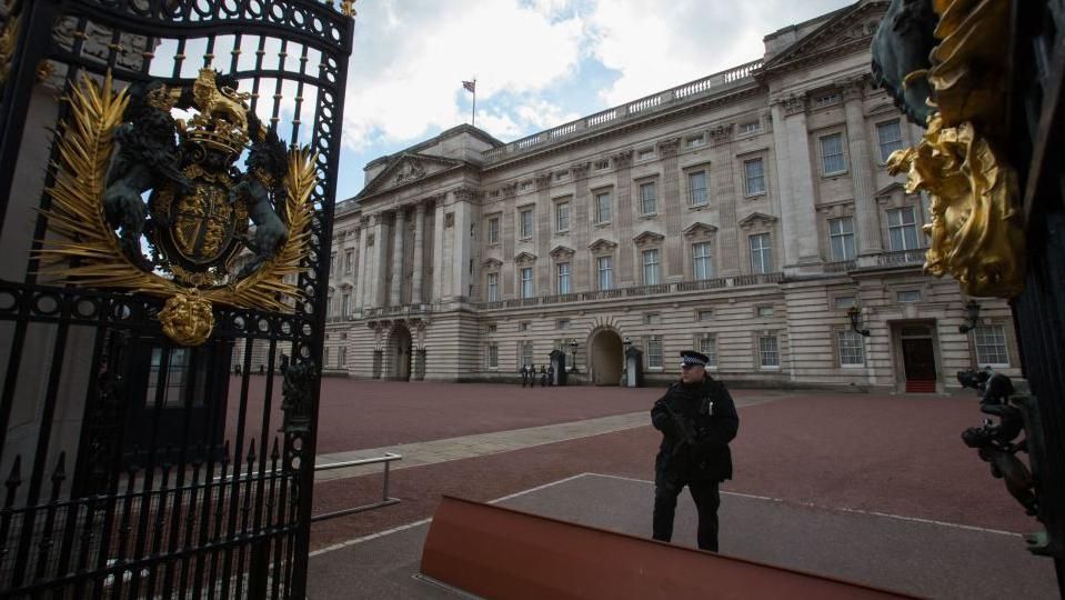 A picture of Buckingham Palace