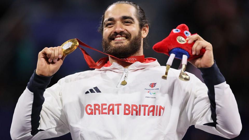 Dimitri Coutya celebrates Paralympic gold