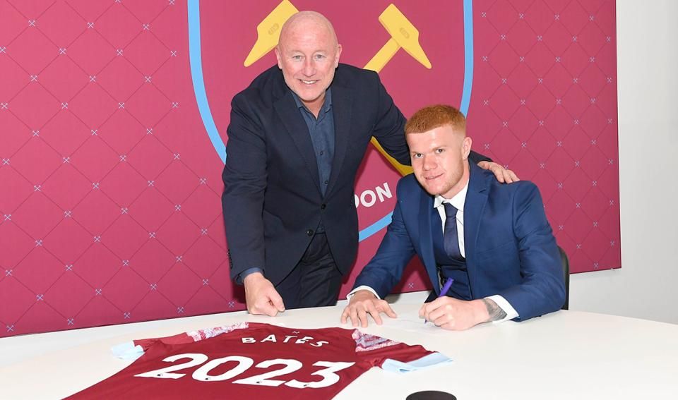Billy Bates signs professional contract at West Ham United BBC Sport