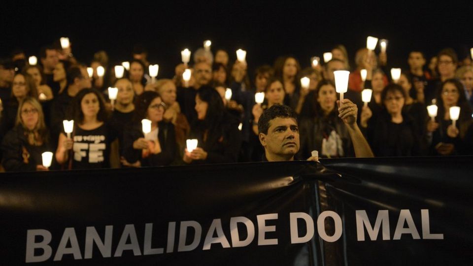 Manifestação em Niterói pede paz após morte do produtor cultural Rafael Lage