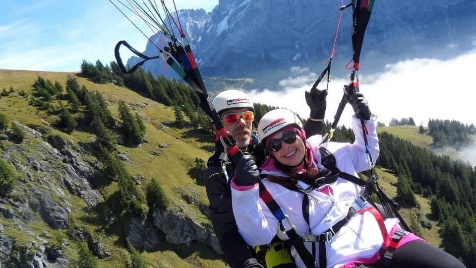 Hedfan 7500 troedfedd uwchben Grindelwald, y Swistir