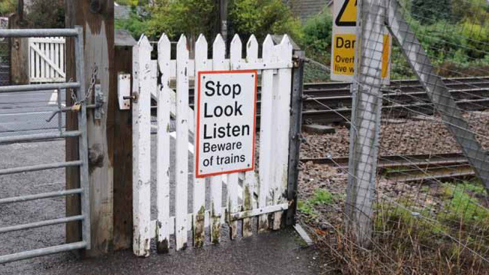 Gate at the Gipsy Lane crossing, Needham Market