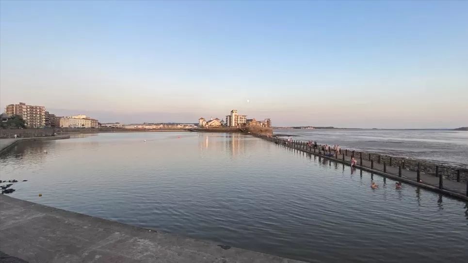 Wide shot of Weston-super-Mare Maine Lake, showing the walkway to the right