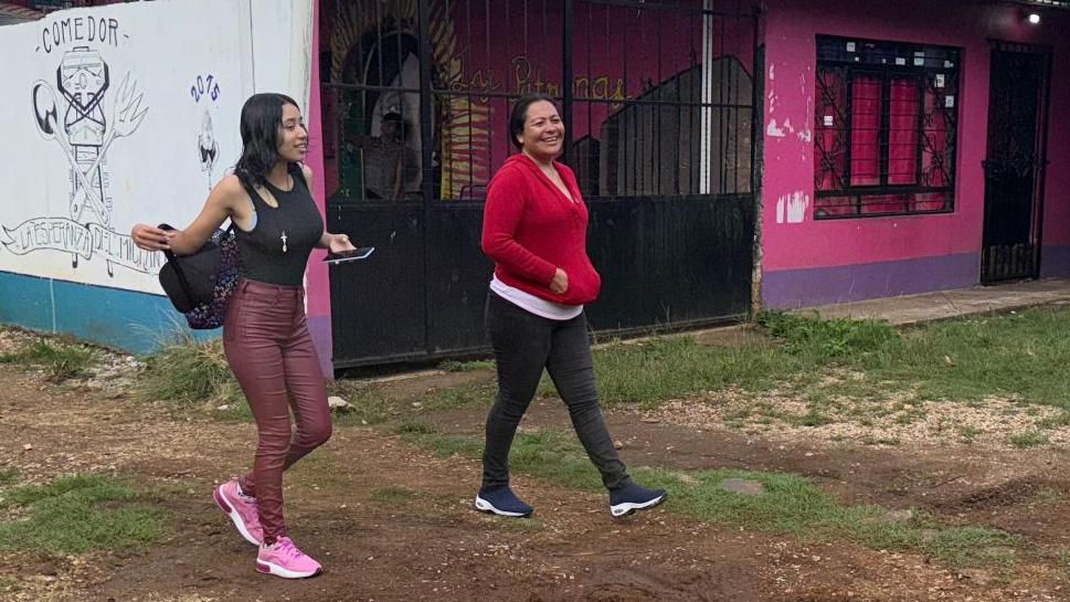 Salvadoran migrant Guadalupe and her daughter Nicole