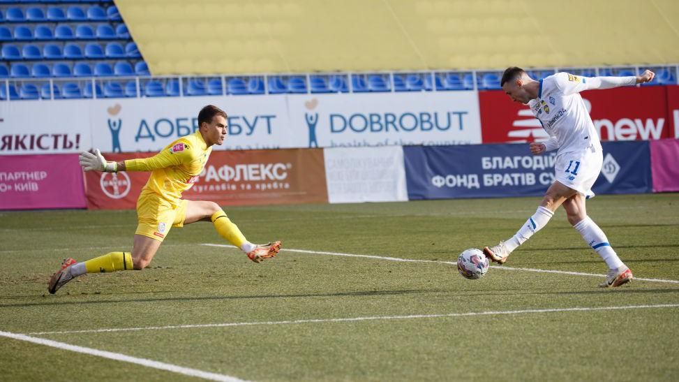 Vladyslav Vanat scores for Dynamo Kiev