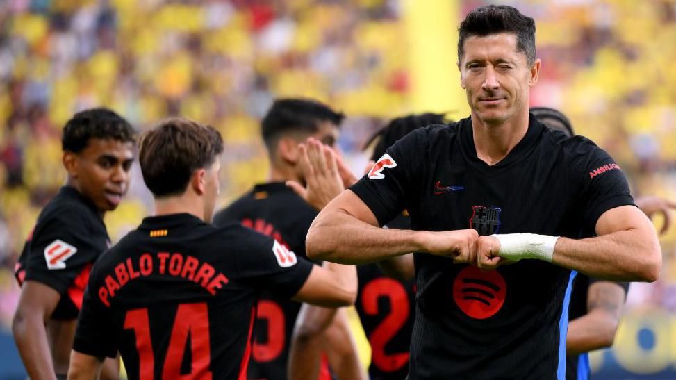 Robert Lewandowski celebrating a goal for Barcelona