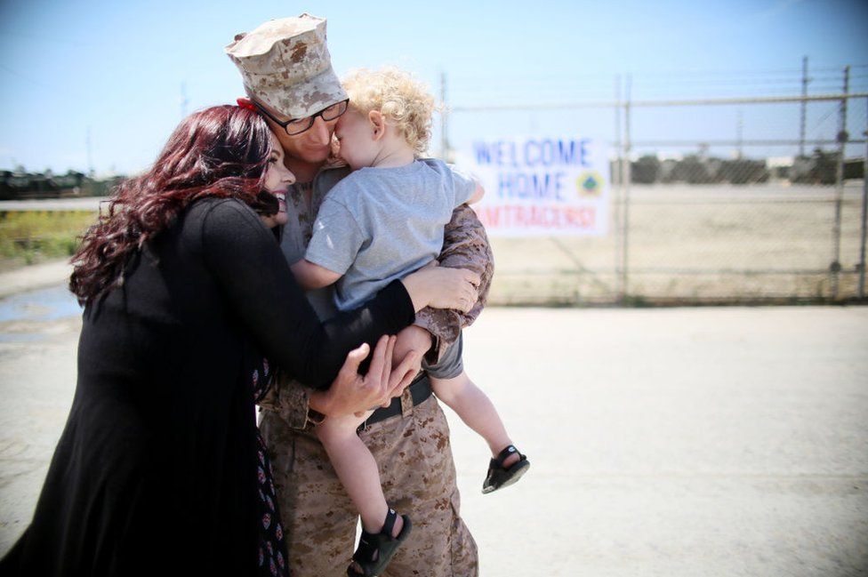 US soldiers return home