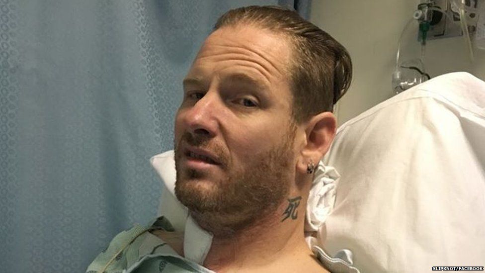 Slipknot singer has surgery on his neck, which he didn't realise he'd  broken - BBC News