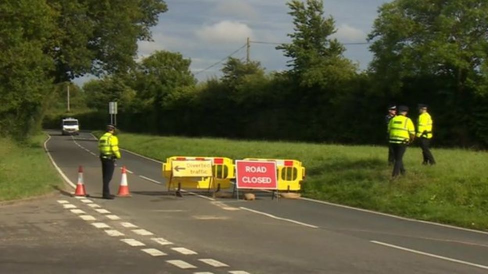 Man arrested after two children stabbed in Havant - BBC News