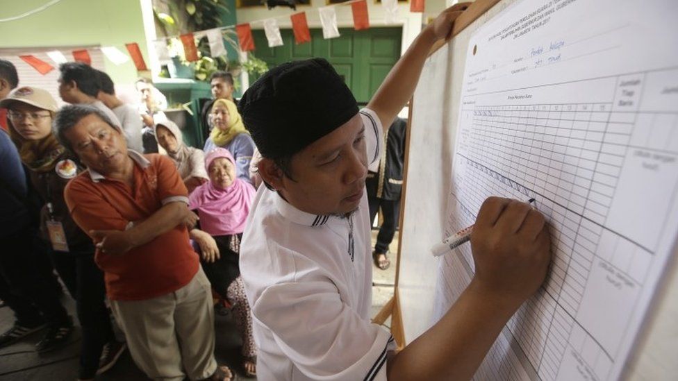 Election workers in Jakarta, Indonesia (15 Feb 2017)