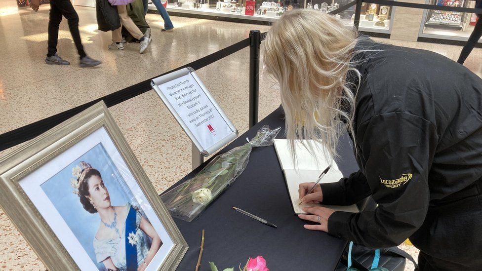 Laura signing a book on condolence at The Mall shopping centre in Luton