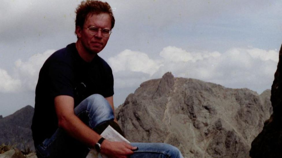 Skye dinosaurs 40 years of fossil discoveries on island BBC News