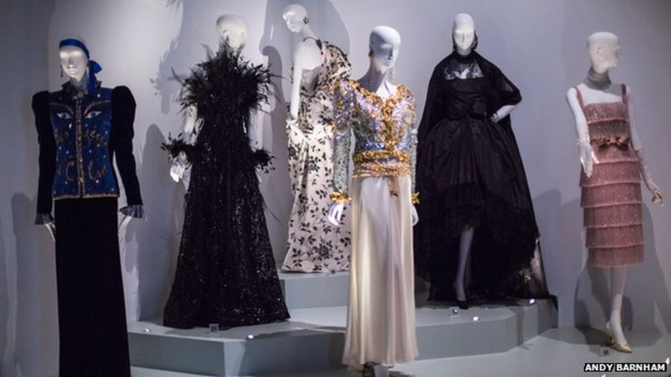 Yves Saint Laurent: Gallery puts spotlight on 'king of fashion' - BBC News