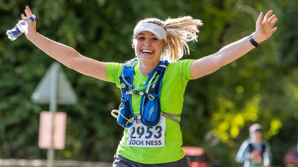 In pictures: Loch Ness marathon returns - BBC News