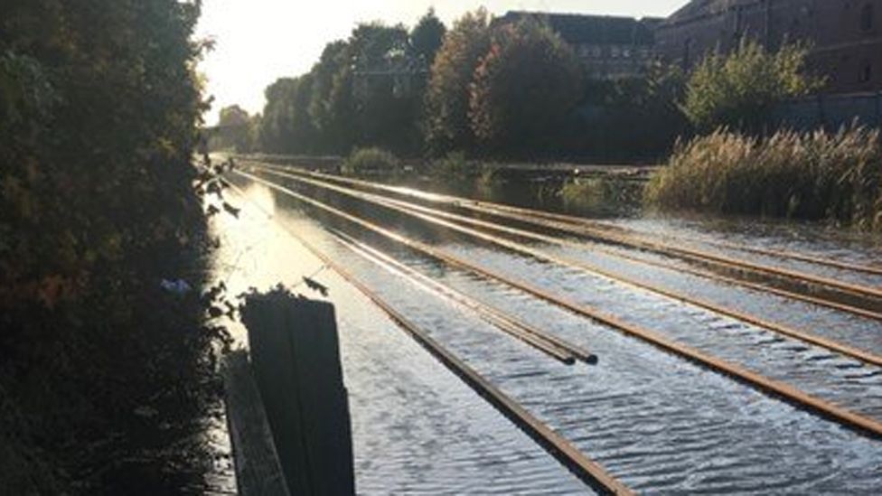 Flooding on railway lines at Kirk Sandall
