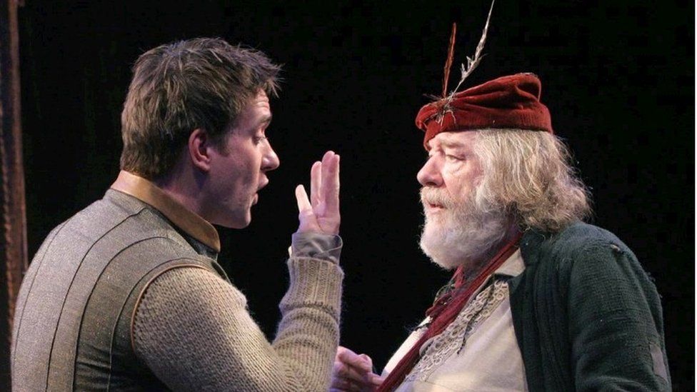 Мэтью Макфардьен и Майкл Гэмбон в постановке Национального театра 2005 года «Генрих IV, часть первая»
