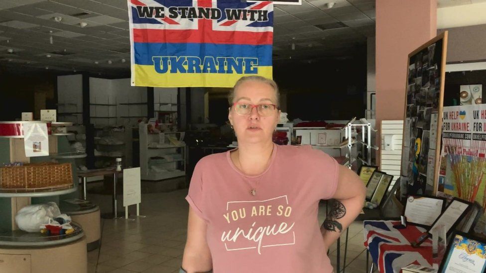 Frau Kwiecinska in der britischen Hilfe für die Ukraine-Einheit