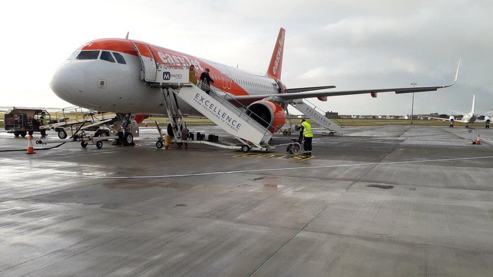 Easyjet Airbus A321 на стоянке