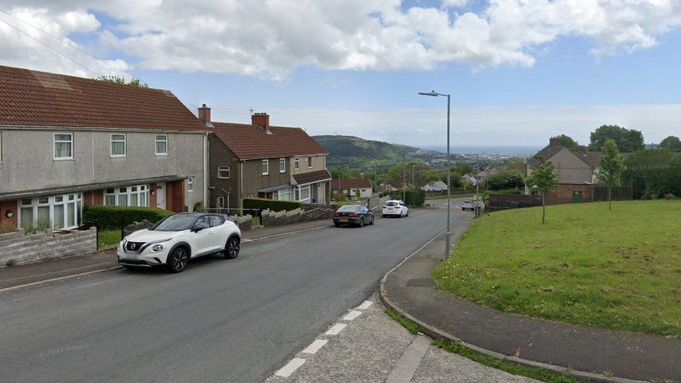 Swansea: Car stolen with child in back seat - BBC News