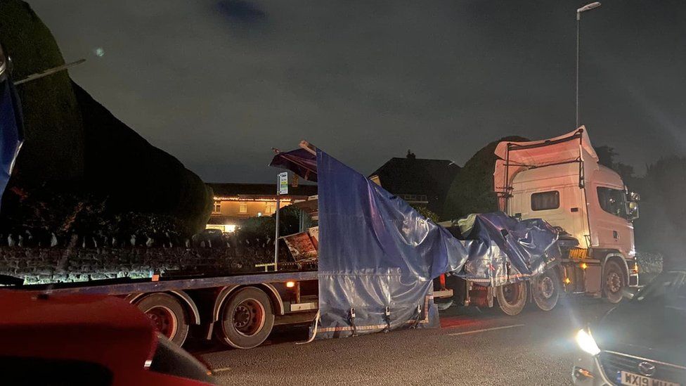 Driver bailed after lorry strikes bridge in Willsbridge - BBC News