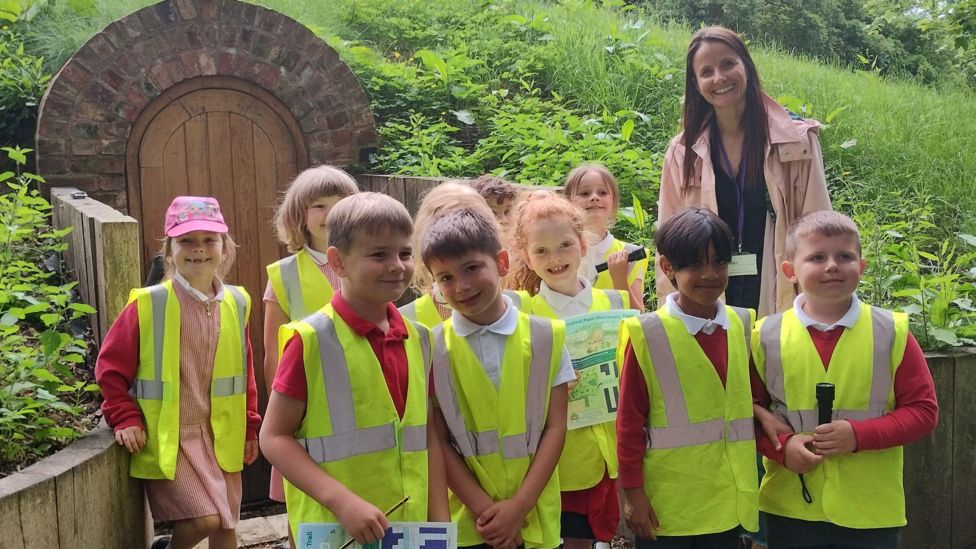 New trail to teach children about Blaby's 'hidden' ice house - BBC News