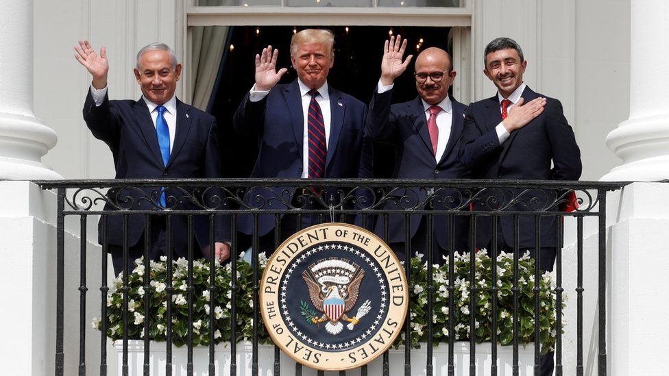 Israel's Prime Minister Benjamin Netanyahu, US President Donald Trump, Bahrain's Foreign Minister Abdullatif Al Zayani and United Arab Emirates Foreign Minister Abdullah bin Zayed wave from the White House balcony after a signing ceremony for the Abraham Accords (15 September 2020)
