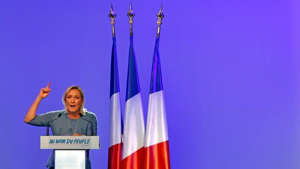 Die Parteivorsitzende des französischen Front National (FN), Marine Le Pen, hält eine Rede während einer FN-Kundgebung in Frejus im Jahr 2016