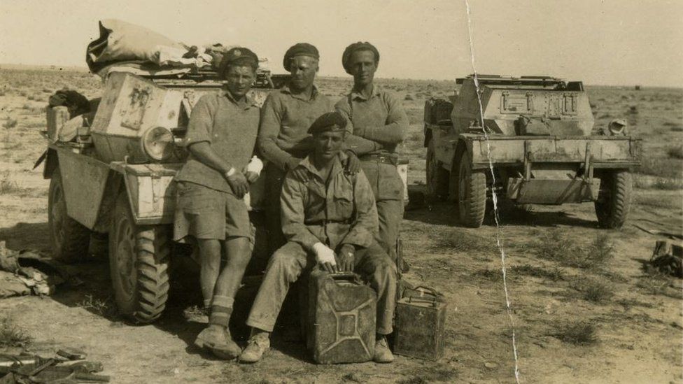 Hector Duff and Dingo crews in the desert