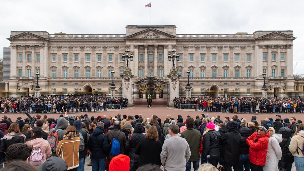 Crowds outside Buckingham Palace 13 March 2020