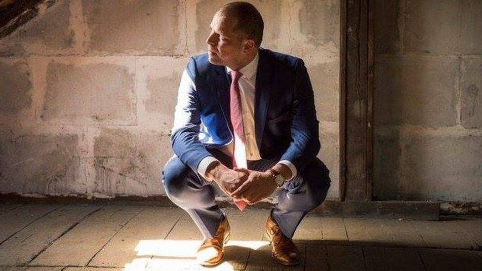 Belgian Immigration Minister Theo Francken squats in an empty office after he claims bailiffs took furniture over his refusal to pay fines relating to the case of the Syrian family (image from Facebook)