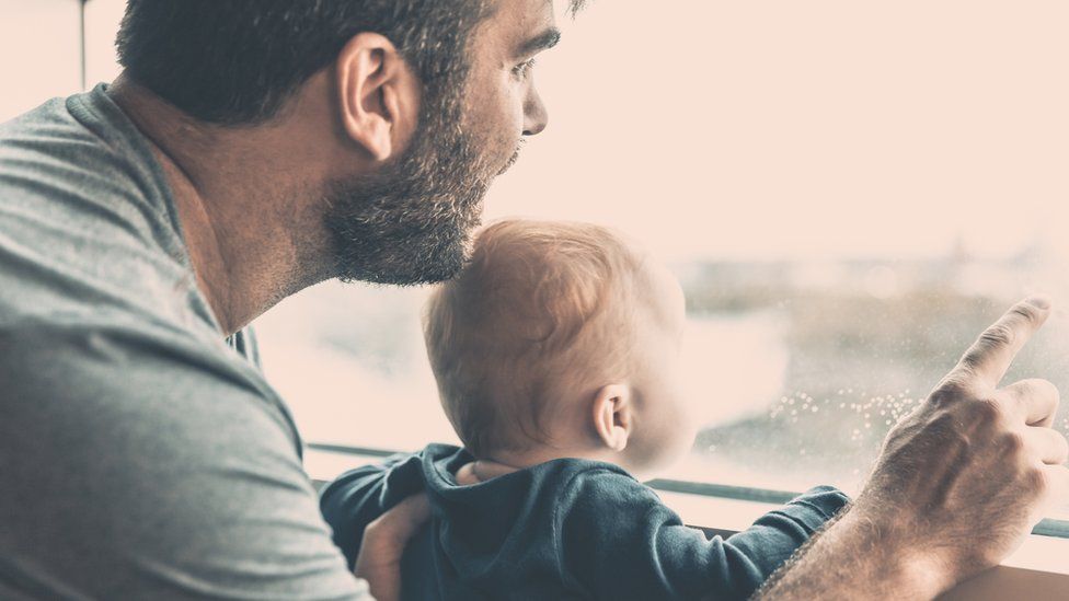 5 ideias sobre como conversar com seu filho pequeno para 'construir' seu cérebro