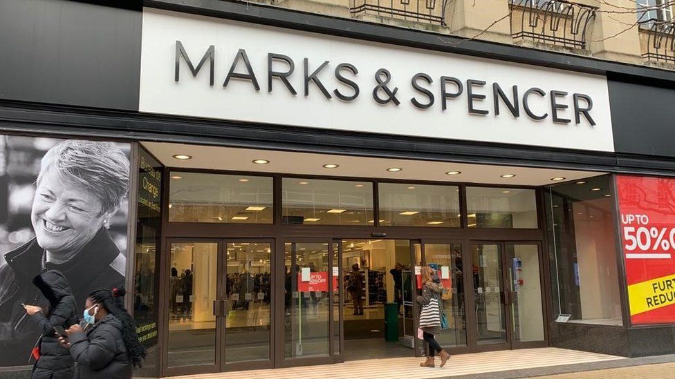 Marks and Spencer: Sadness as Bristol store closes after 70 years - BBC News