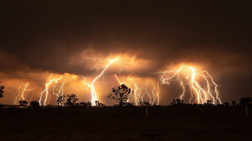 Dry lightning near Allora in southern Queensland