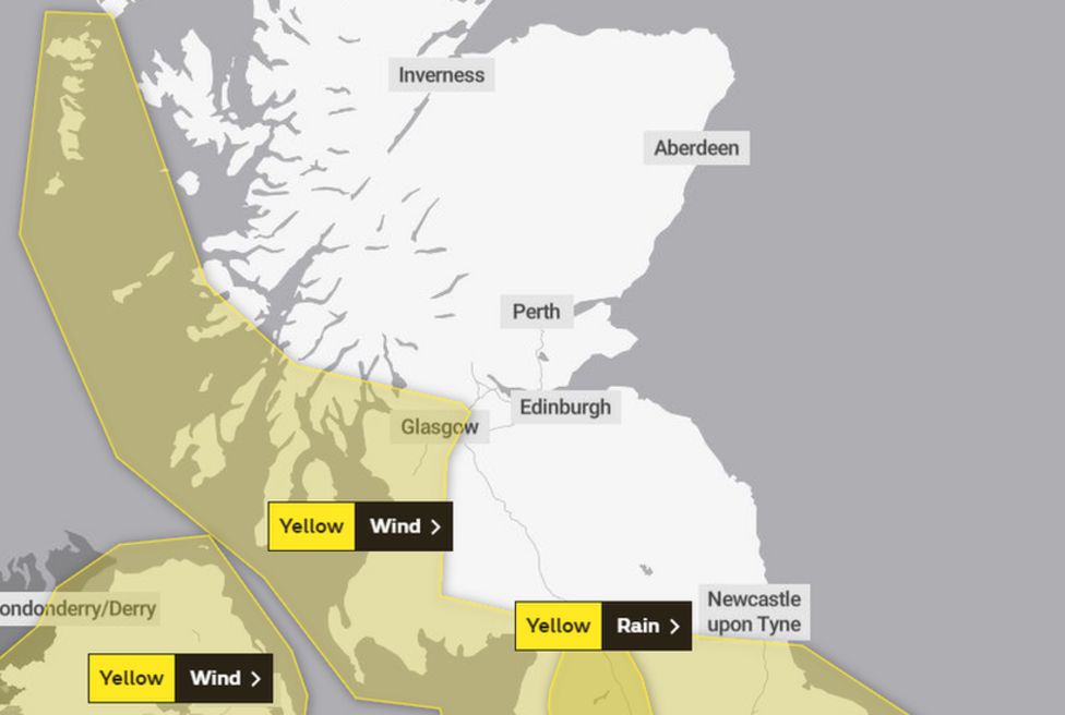 Storm Gareth advances with floods and 75mph winds - BBC News