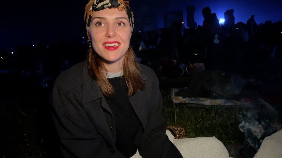 Woman wearing headscarf with red lipstick pictured at night