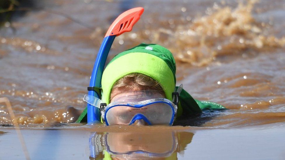 bog-snorkelling-competitor.