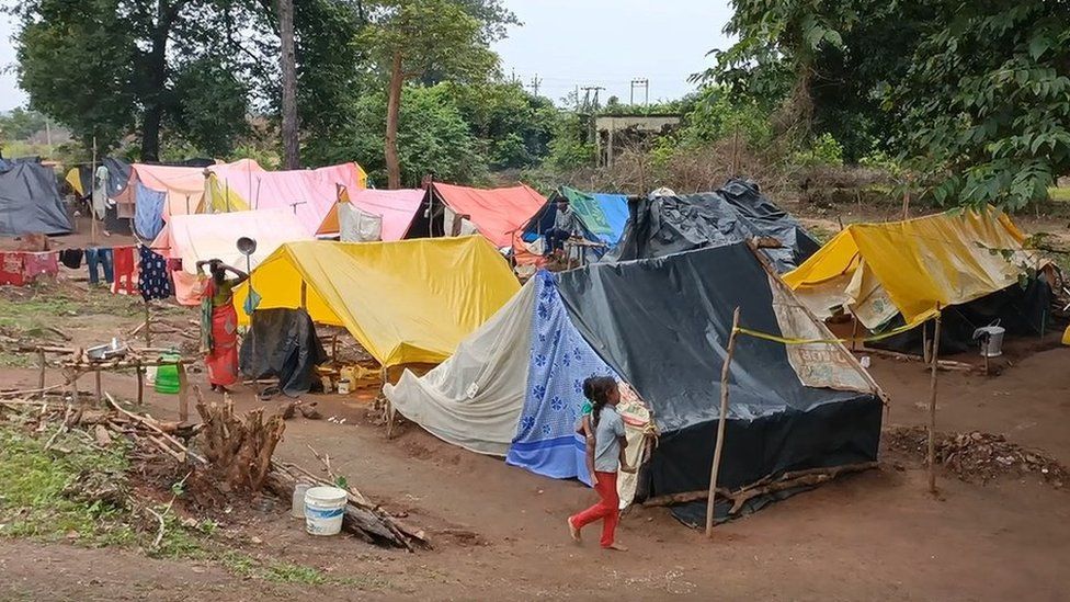 Gadchiroli residents living in makeshift camps along a highway