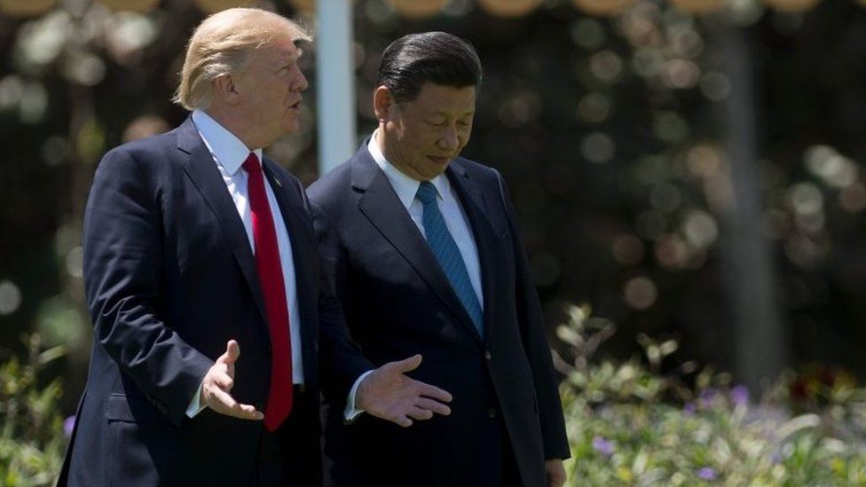 President Donald Trump (L) and Chinese President Xi Jinping (R) at the Mar-a-Lago estate in West Palm Beach, Florida, on 7 April