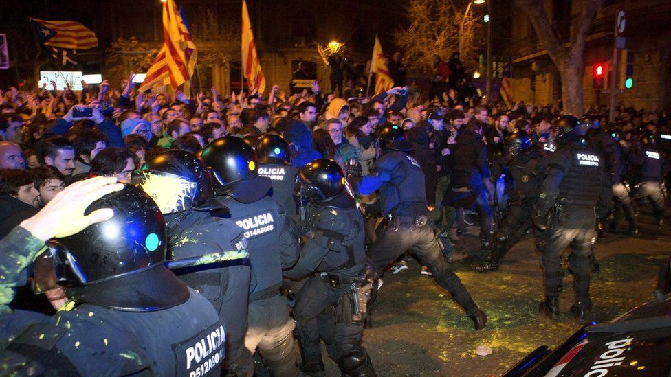 Catalonian riot police and protesters clash during a protest at the regional Government headquarters in Barcelona, northern Spain, 23 March 2018