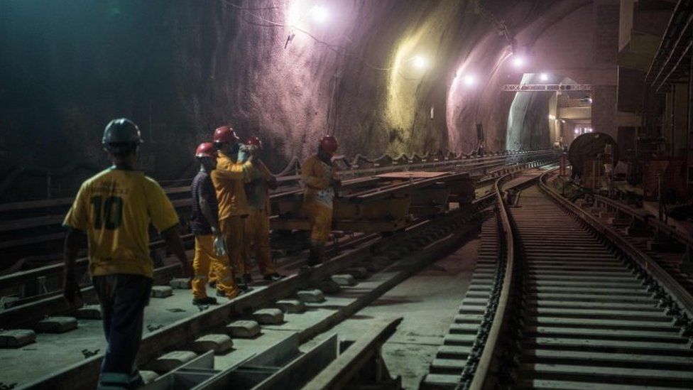Rio's new metro to work at half capacity for Olympics - BBC News