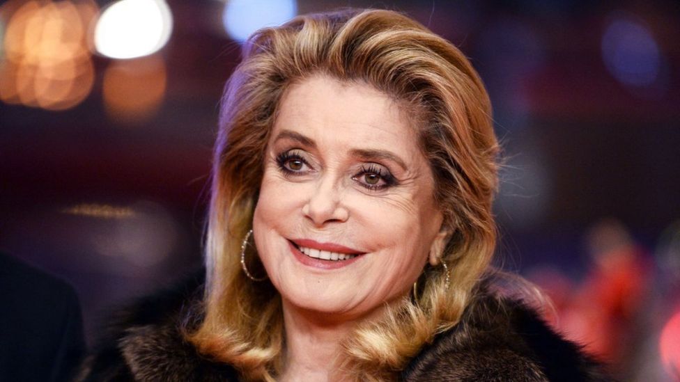 Actress Catherine Deneuve suffers mild stroke - BBC News