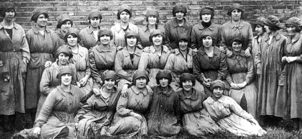 Workers from the Slade Green Filling Factory photographed before the fire