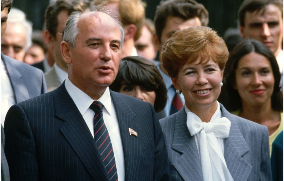 Mikhail Gorbachev with his wife Raisa in 1985