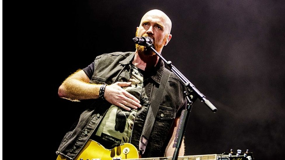 Mark Sheehan singing