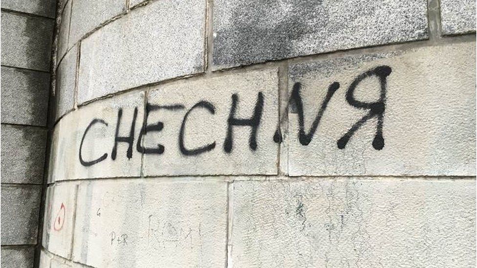 Austria's Chechens fight back against lure of IS jihad - BBC News