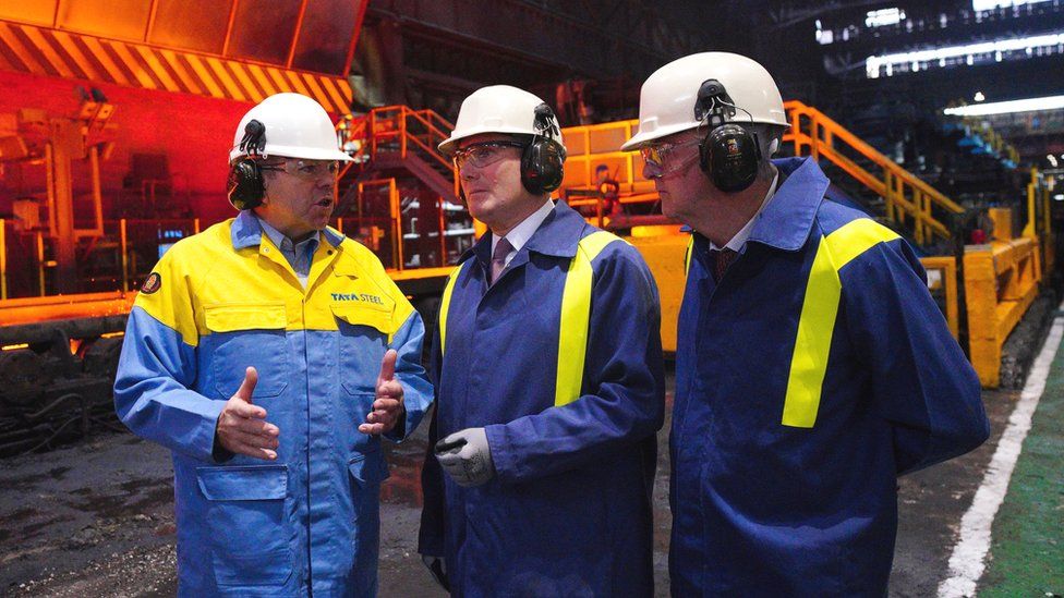 Keir Starmer and Mark Drakeford being briefed at Tata Steel in Port Talbot