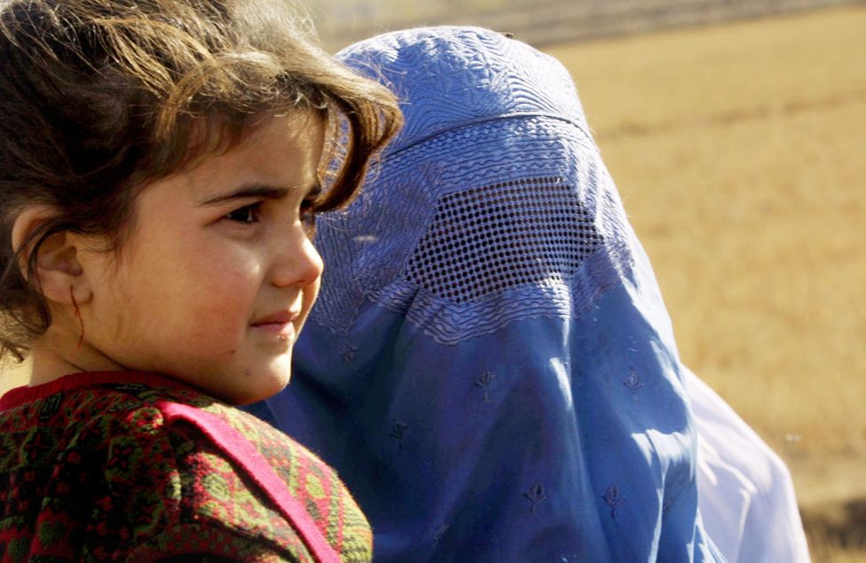 Afghan woman and child near Kunduz in 2001