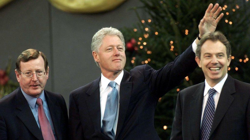 David Trimble, Bill Clinton and Tony Blair in Belfast in December 2000
