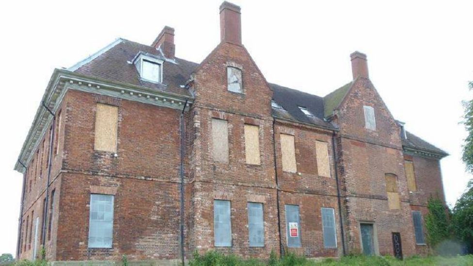 Ollerton Hall to be turned into apartments - BBC News