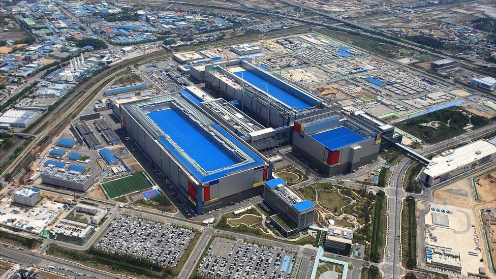 Завод Samsung по производству полупроводников в Пхёнтхэке, Южная Корея.